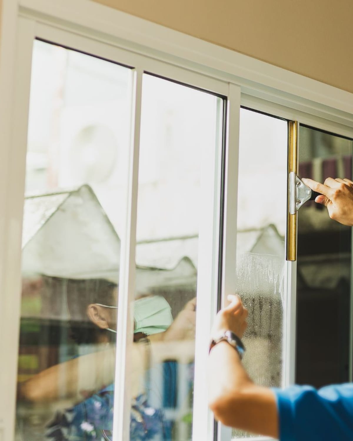 A Butler's ClearView crew member cleaning a window at a Parker home